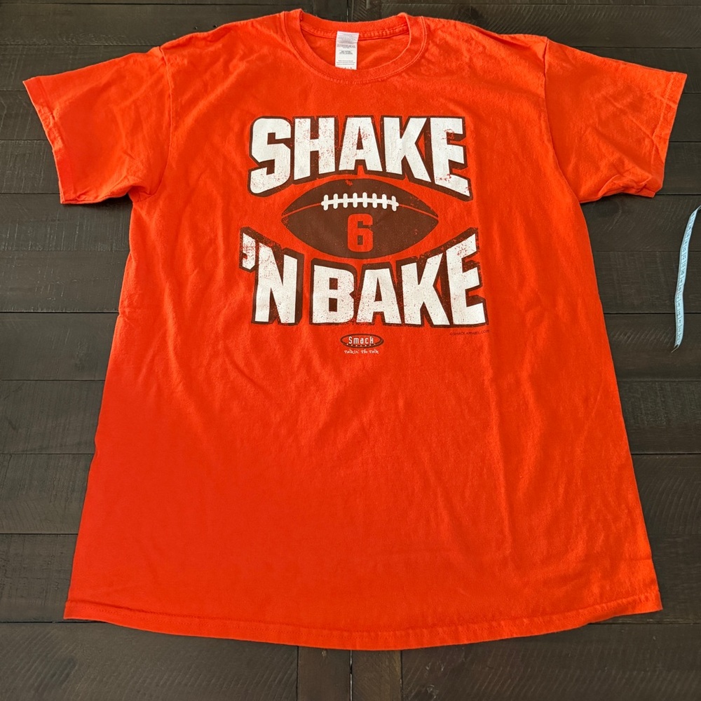 Cleveland Browns 'Shake 'N Bake' Football Graphic Tee